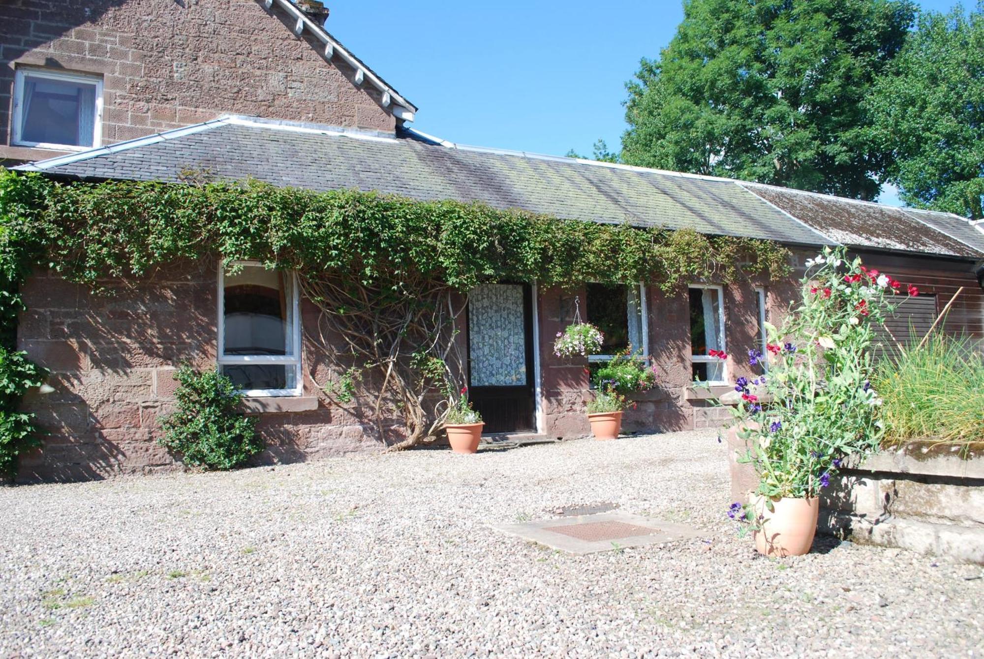 Lands Of Loyal Hotel Alyth Exterior photo